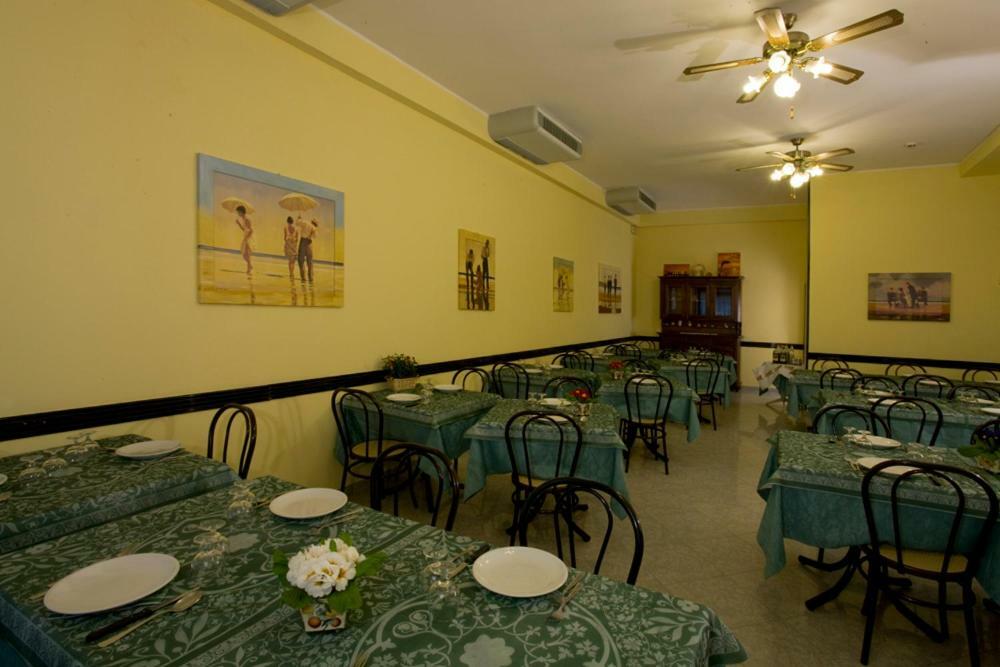 Hotel Andrea'S Rimini Exterior photo