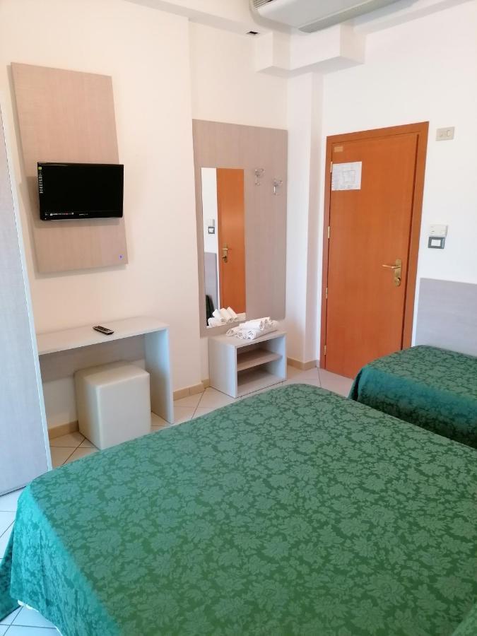 Hotel Andrea'S Rimini Exterior photo