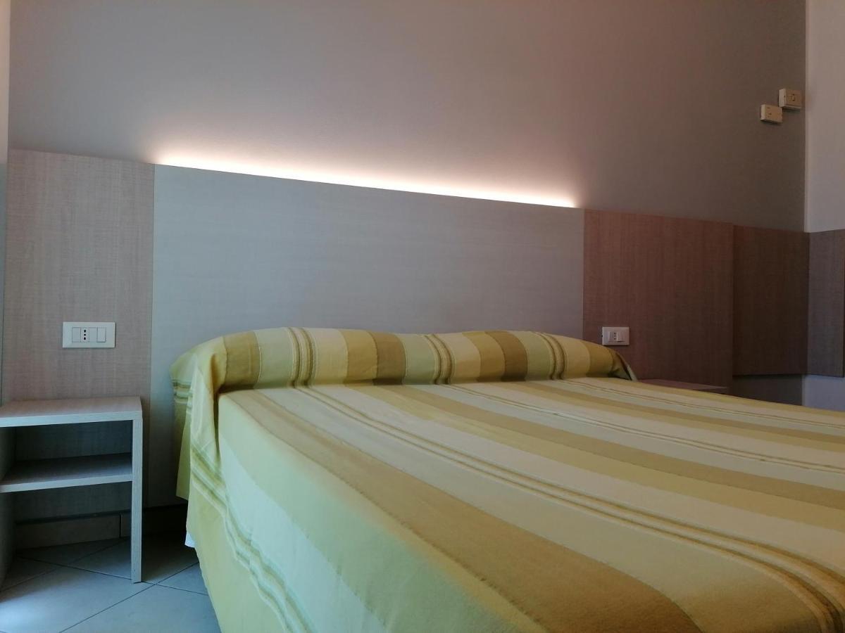 Hotel Andrea'S Rimini Exterior photo
